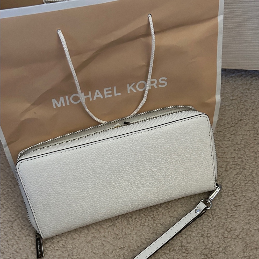 Michael Kors Jet Set Travel Large Travel Continental Wallet - Picture 6 of 6